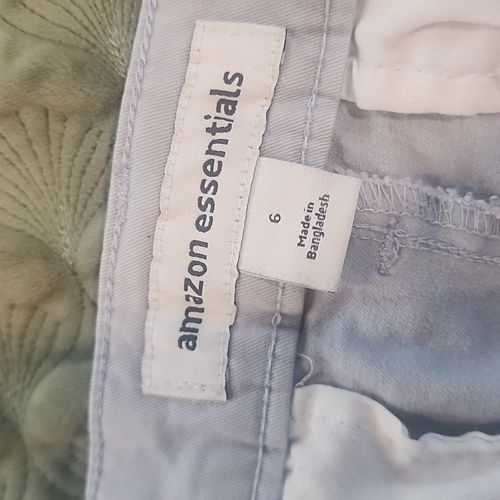 Amazon Essentials Light Gray Short Mid Length Siz… - image 5